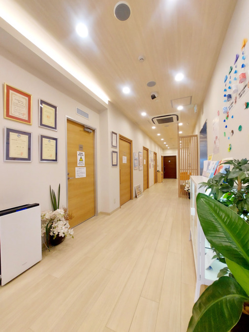 江戸通り おだ内科・皮フ科(医療事務/受付の求人)の写真4枚目:広々とした待合室✨