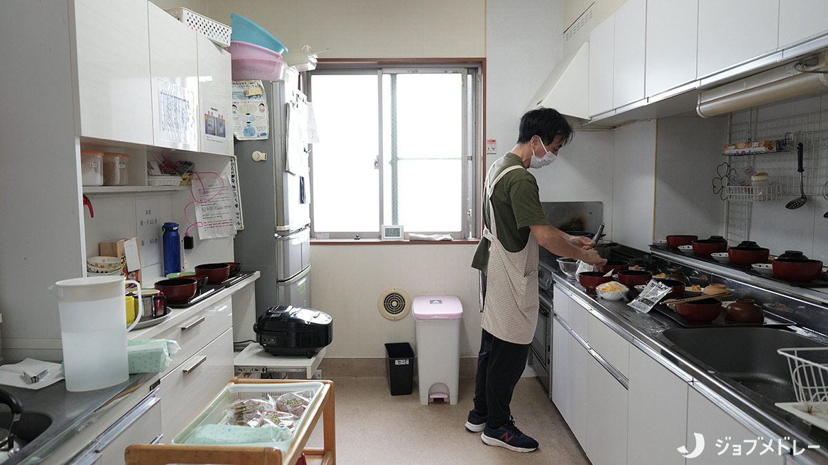 ガーデンコート千葉さつきが丘（介護職/ヘルパーの求人）の写真13枚目：キッチンです