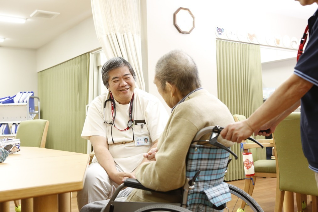 たまふれあい訪問リハビリテーション（言語聴覚士の求人）の写真6枚目：法人理念『地域の人々の、よりよい生活と人生のために』写真は代表の鈴木です