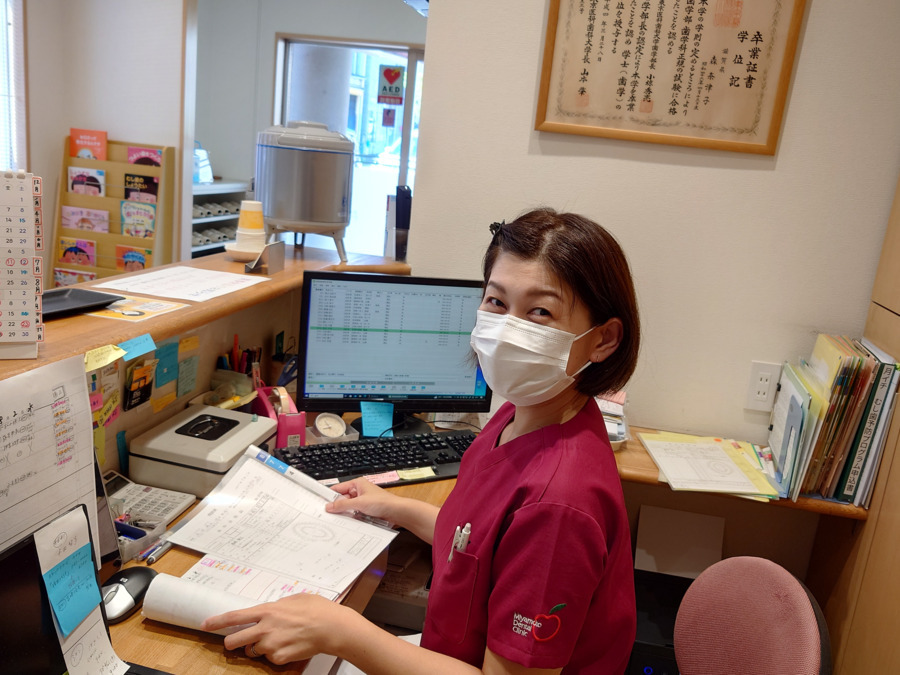 みやもと歯科医院（歯科衛生士の求人）の写真6枚目：受付専任のスタッフがいますので、ＤＨ業務に集中できます。