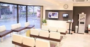ユーアイ薬局 新大久保店（薬剤師の求人）の写真3枚目：ユーアイ薬局 新大久保店の内観