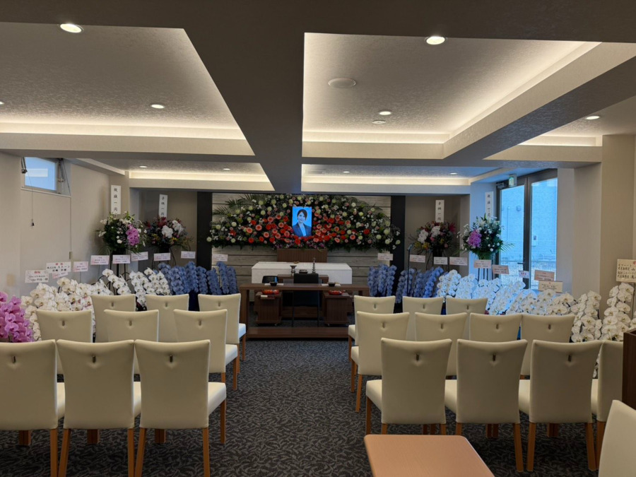 花葬儀　あおふじ【2026年02月01日オープン】（介護職/ヘルパーの求人）の写真：メインホールです♪