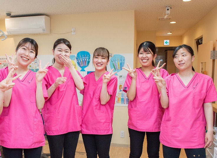 医療法人社団　ピュアスマイル　原田歯科クリニック（歯科衛生士の求人）の写真6枚目：2022度入社新人２名も頑張ってます