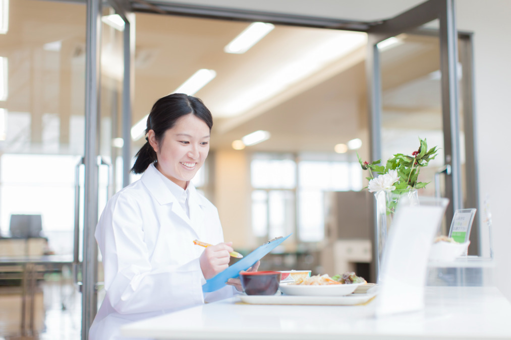 株式会社魚国総本社 社会福祉法人平成記念福祉会たかとり内の厨房の写真
