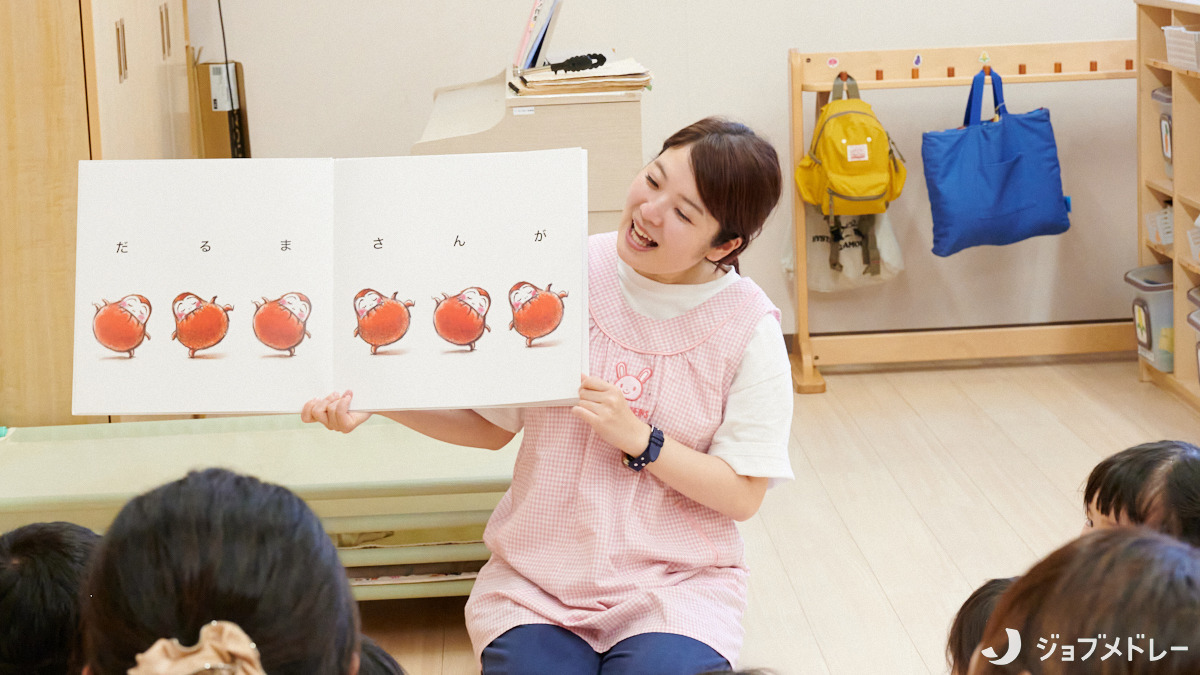 阿波座サンフレンズ保育園の写真9枚目：絵本の読み聞かせの時間です◎