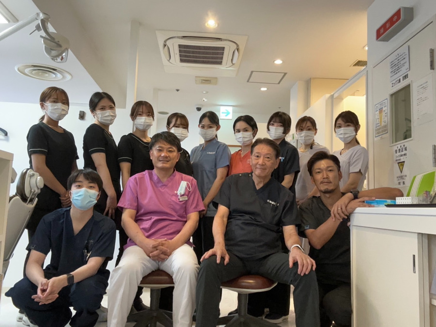 丹羽歯科名古屋三越歯科室（歯科助手の求人）の写真5枚目：スタッフ集合写真