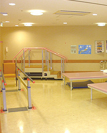 東京湾岸リハビリテーション病院(薬剤師の求人)の写真7枚目:東京湾岸リハビリテーション病院の病棟リハビリルーム