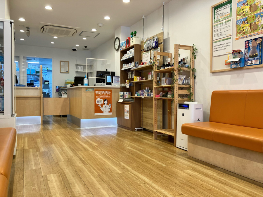 くるみ薬局八尾店（薬剤師の求人）の写真2枚目：くるみ薬局　八尾店　店内