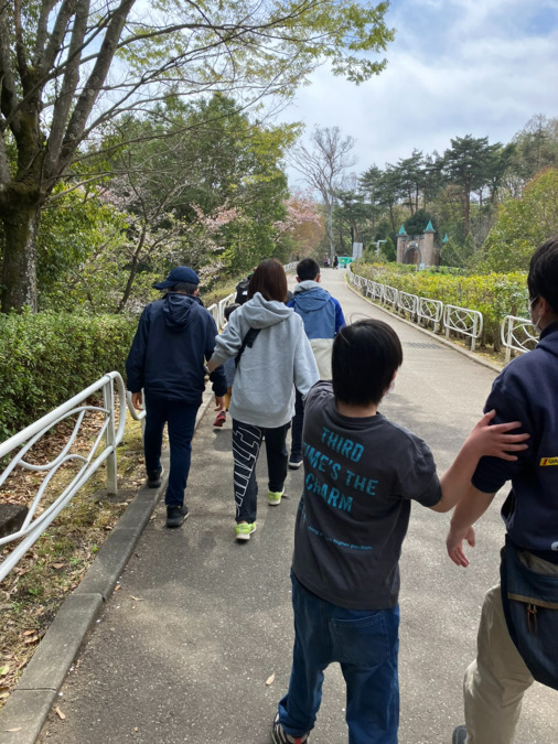 児童デイサービスたんぽぽの写真4枚目：遠足で動物園に行くこともあります！