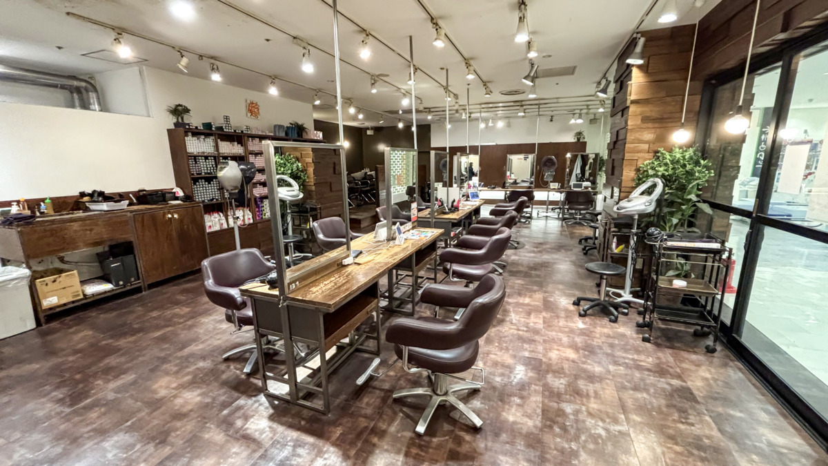 美容室SALONS段原店の写真2枚目：