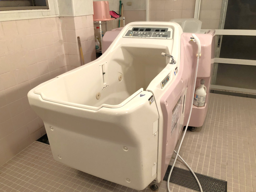 ミモザ千住桜木グループホームの写真5枚目：機械浴を設置しております！その方に合ったケアの提供が可能です。