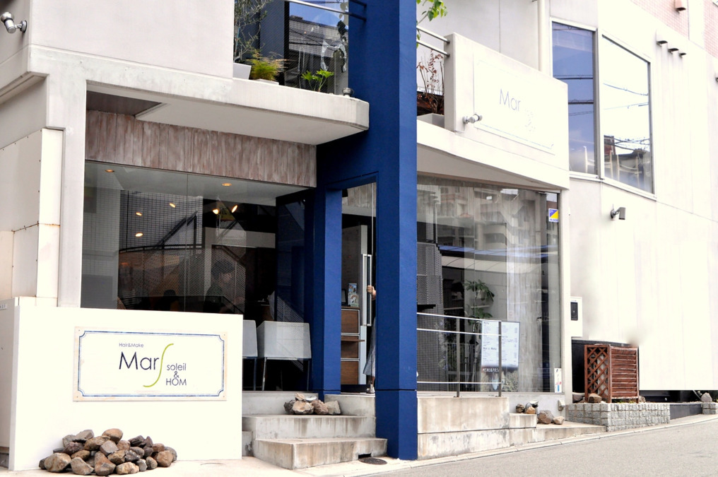 Mars soleil 宝塚駅前店の写真2枚目：JR宝塚駅徒歩3分の好立地の美容室