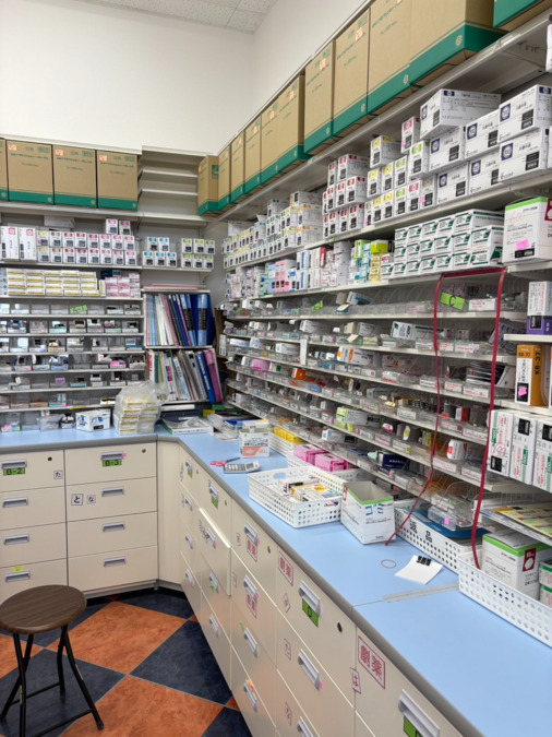 ニシイチ調剤薬局 小林駅前店（薬剤師の求人）の写真3枚目：ニシイチドラッグ 健康館小林駅前店　調剤室