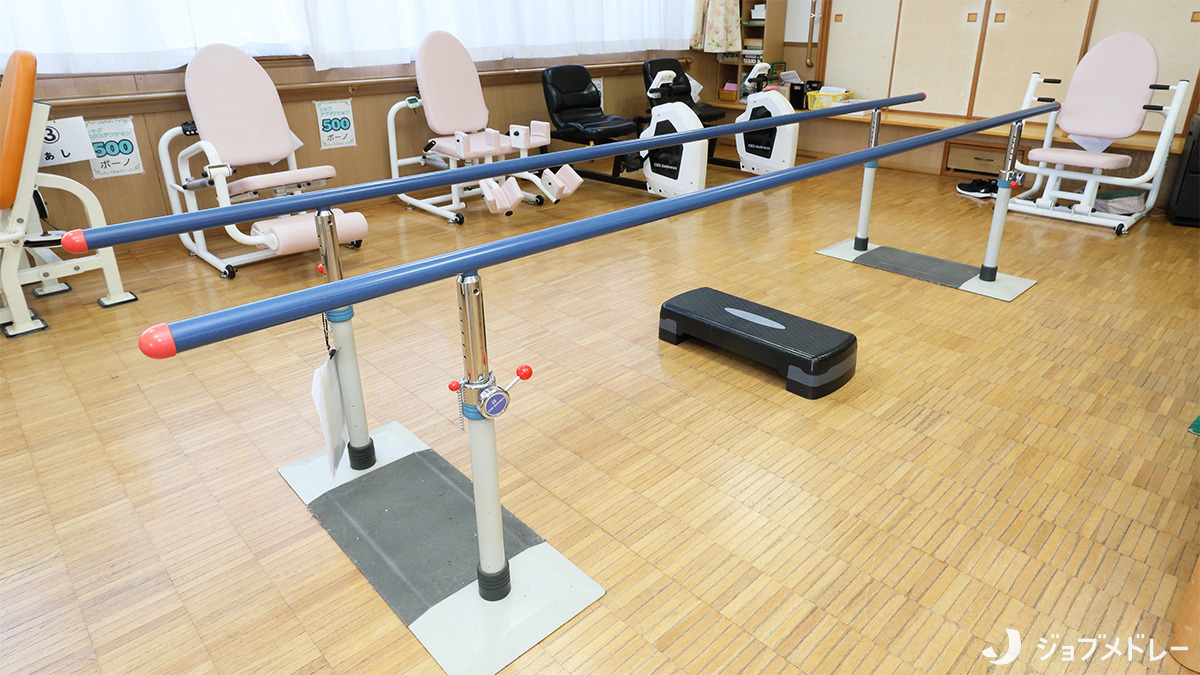 通所介護施設　ほのぼの園 デイサービスセンター（介護職/ヘルパーの求人）の写真16枚目：平行棒の設備です