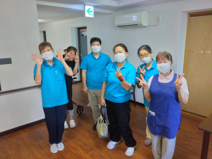 介護付き有料老人ホーム　ふるーら高部（介護職/ヘルパーの求人）の写真2枚目：スタッフ同士仲良しです♪