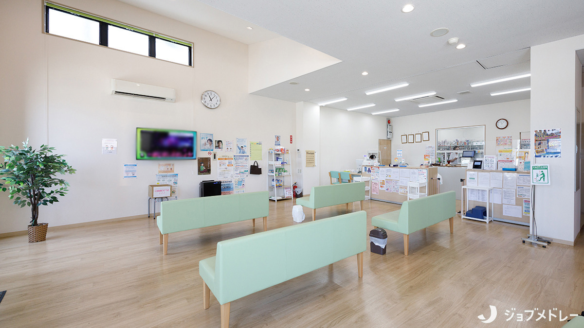 さくらい薬局岩瀬店の写真3枚目：ゆったりとしたスペースで開放的な空間です