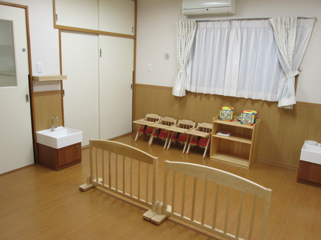 いずみ保育園の写真4枚目:0歳児の部屋