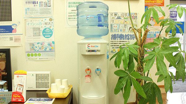 ぽらりす薬局（薬剤師の求人）の写真3枚目：ウオーターサーバーを常設しています