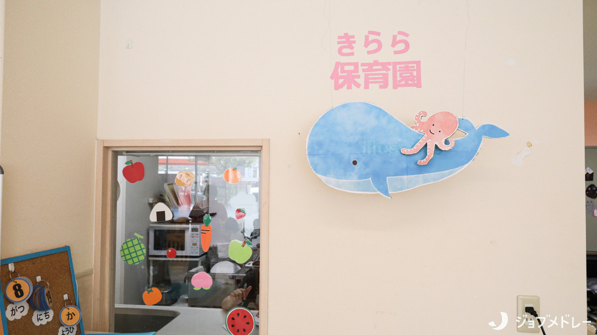 NPO法人みらいキッズ　きらら保育園空港通り園（保育士の求人）の写真15枚目：調理をする様子を眺めることができる設計です