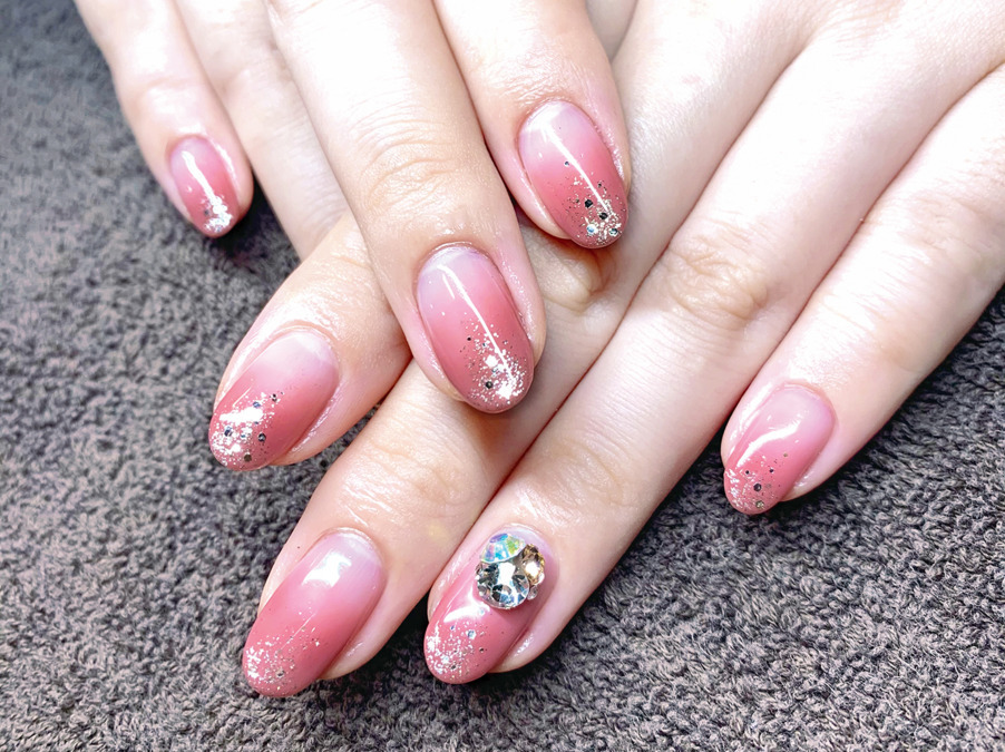 GAN NAIL 熊本店（ネイリストの求人）の写真8枚目：最旬トレンドアートから根強い人気の定番アートまで幅広いデザインを提供いたします♪
