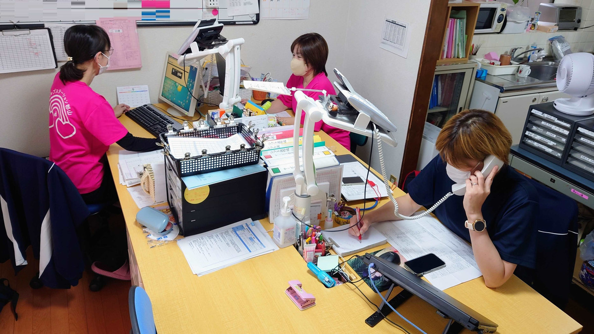 ホームヘルプステーション郡山の写真2枚目：アットホームな職場環境で、スタッフ間の連携もバッチリ！