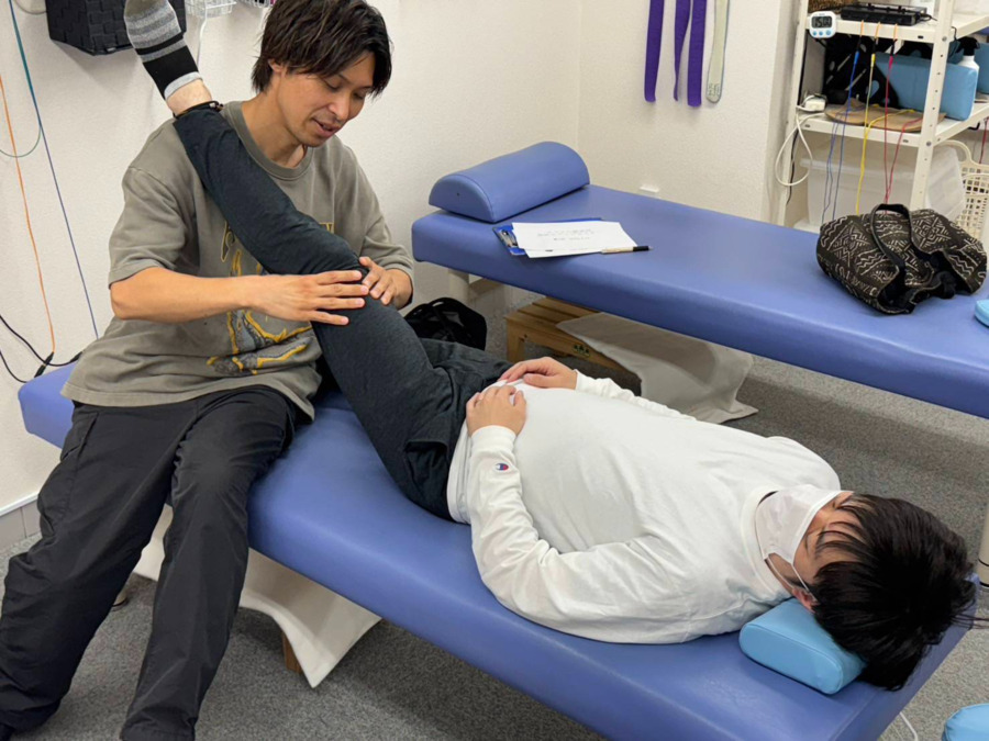 スマイル整骨院 左近山（整体師の求人）の写真6枚目：勉強会風景～猫背姿勢の評価と治療～