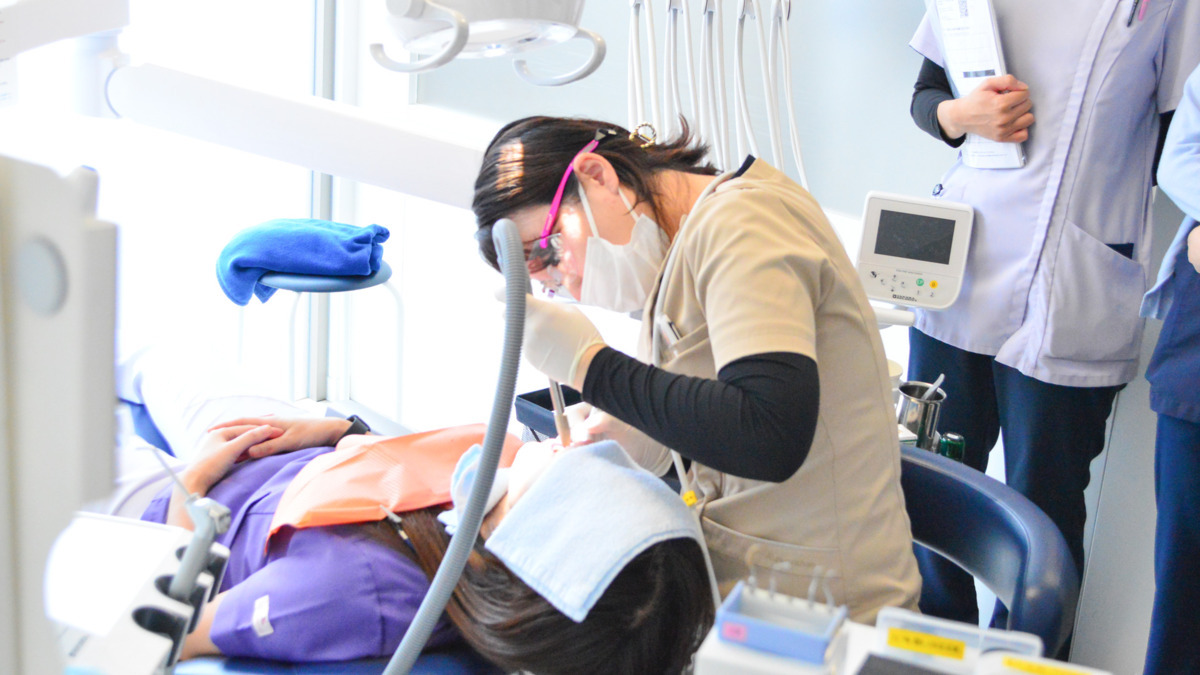 保土ヶ谷ふみ歯科クリニック（歯科衛生士の求人）の写真7枚目：45〜60分のゆとりある診療で、患者さんに丁寧に寄り添える環境が整っています