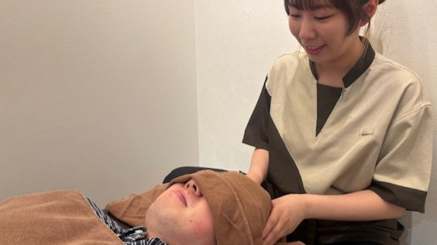 Re.Ra.Kuミスターマックス湘南藤沢店（エステティシャン/セラピストの求人）の写真5枚目：施術（ドライヘッドスパ）