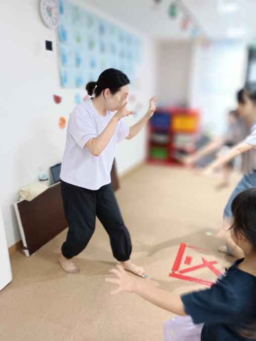 ウィズ・ユー蒲郡【2025年11月01日オープン予定】（保育士の求人）の写真8枚目：みんなで歌って踊って発散！