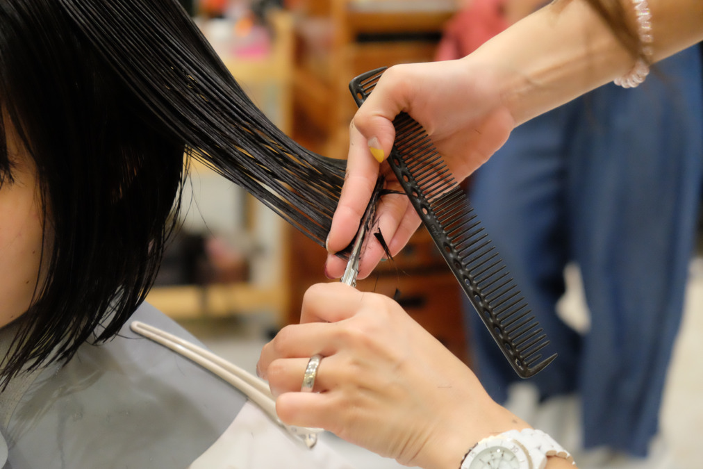 美容室 理容室 ヘアーホールアポロ あきるのプレイス店（美容師の求人）の写真2枚目：「ここに来るとホッとする」ようなアットホームなお店を目指し、楽しく営業しています