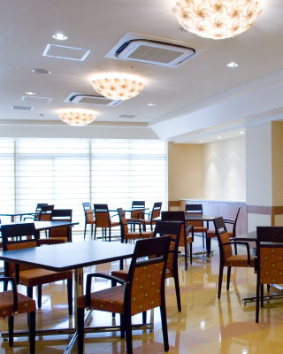 東京湾岸リハビリテーション病院(薬剤師の求人)の写真6枚目:東京湾岸リハビリテーション病院のダイニングスペース