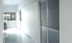 障害者支援施設梨花の里の写真4枚目：作業棟です！パテーション仕切りなので全ての部屋を繋げてイベントでも大活躍！
