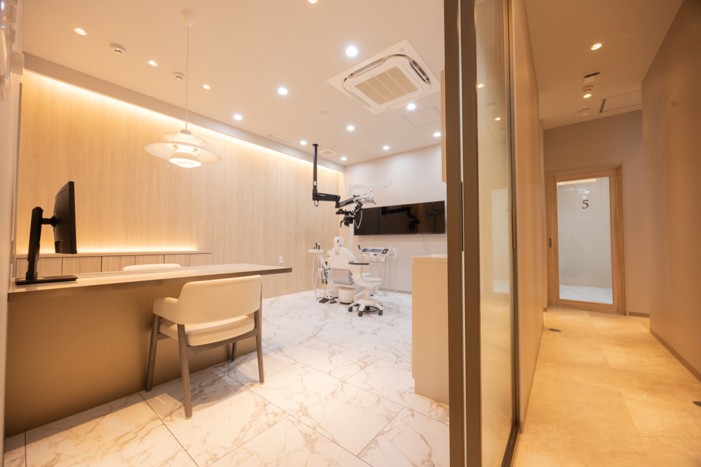 淡路町駅前ささき歯科【2025年05月01日オープン】（歯科衛生士の求人）の写真3枚目：内観１
特診室
広くて診療しやすいです。メンテでも使用しています。