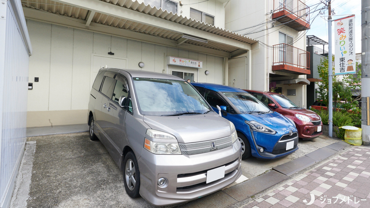 運動発達支援スタジオ笑みりぃ~東住吉(保育士の求人)の写真3枚目:療育に特化した放課後等デイサービスです