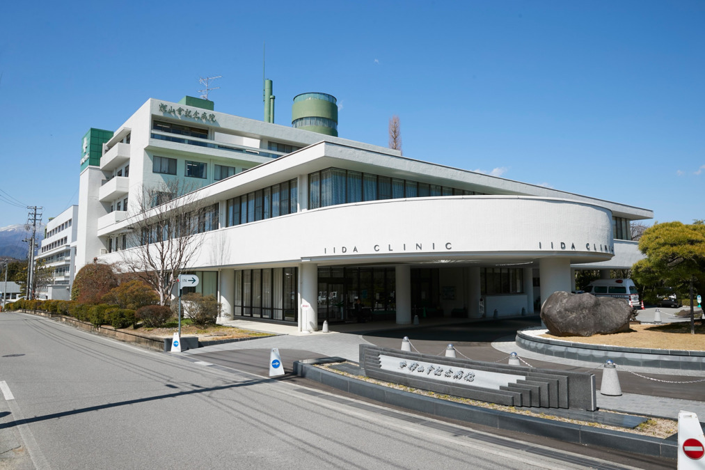 医療法人輝山会　輝山会記念病院の写真1枚目：輝山会記念病院正面