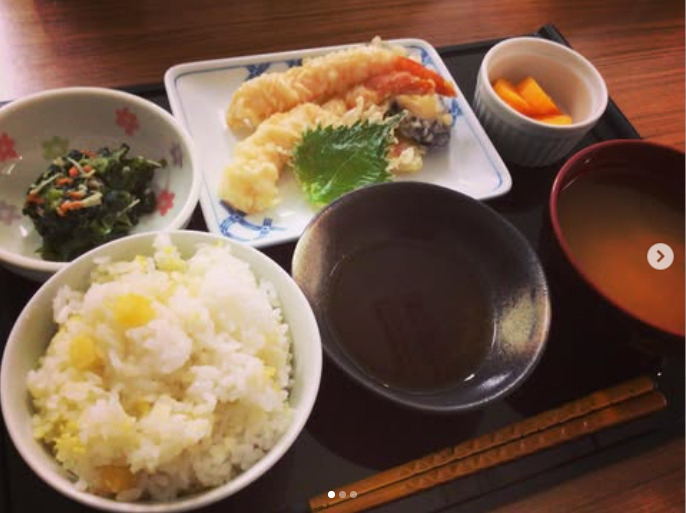 特別養護老人ホーム　上牧の郷（生活相談員の求人）の写真5枚目：栄養バランスの考えられた一食300円ランチです♪