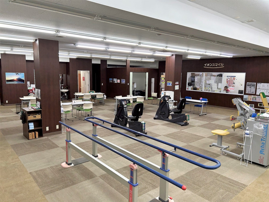 イオンスマイル西一之江店(看護師/准看護師の求人)の写真5枚目:広々とした運動スペースです♪