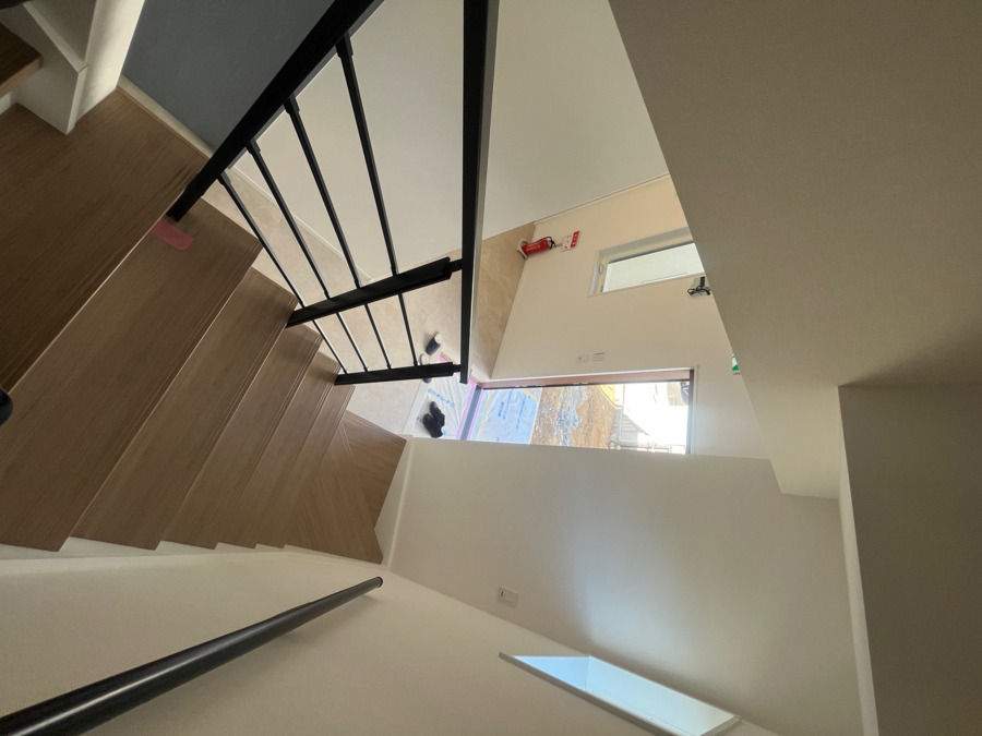 あいがも訪問看護【2026年04月01日オープン予定】(看護師/准看護師の求人)の写真3枚目:おしゃれな階段(自画自賛)笑