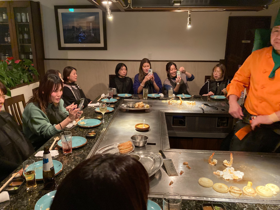 耳鼻咽喉科田辺クリニックの写真4枚目：スタッフ食事会は大切なコミュニケーションの場です。