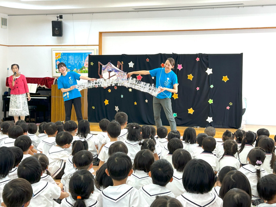 幼稚園型認定こども園　さくら幼稚園の写真6枚目：若手～ベテランの先生が活躍中♪和気あいあいと協力して教育・保育を行っています！