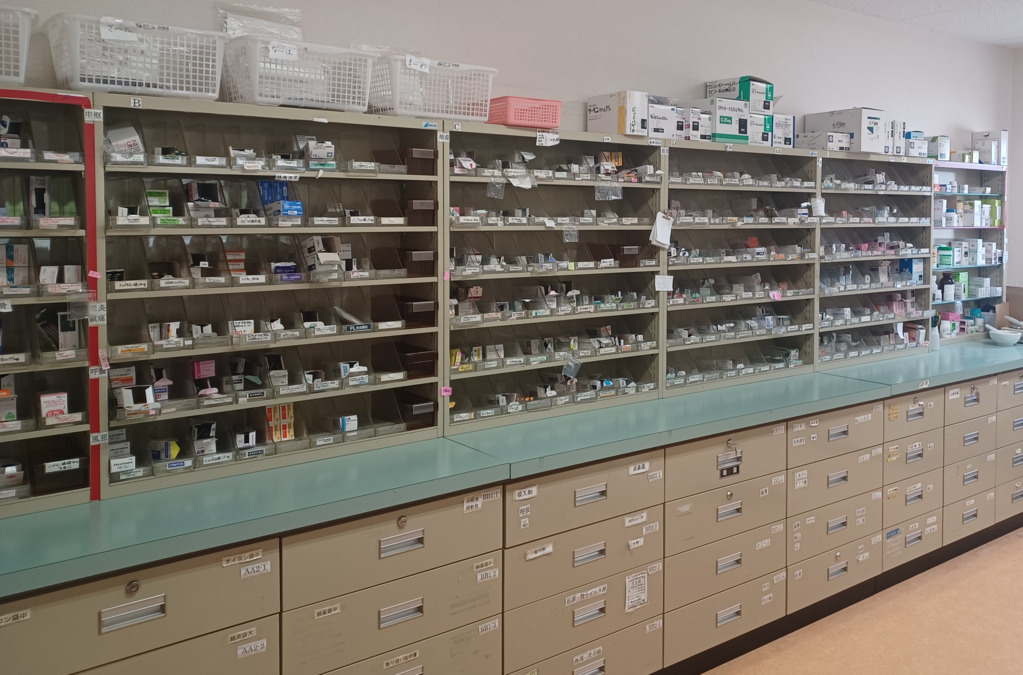 新世薬局 都志店（薬剤師の求人）の写真4枚目：新世薬局　都志店　調剤室
