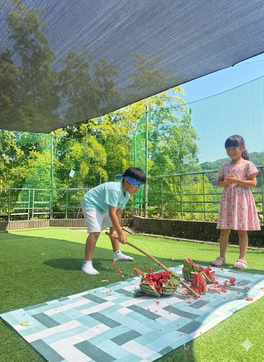 放課後等デイサービスひまわりキッズ２【2025年05月01日オープン】（理学療法士の求人）の写真5枚目：スイカ割りも夏休みの楽しみの一つです。
