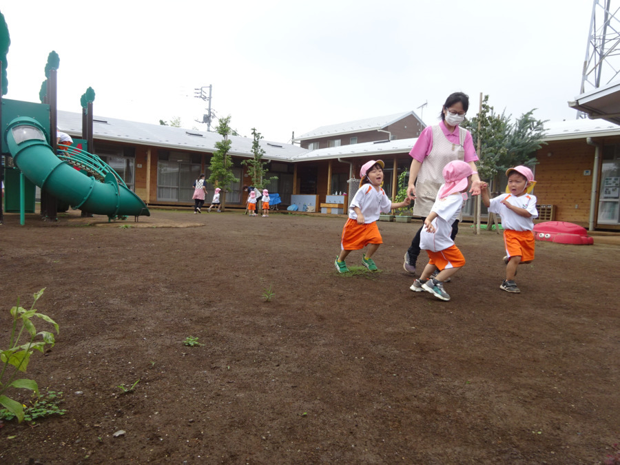 市川梨の花保育園の写真3枚目：広い園庭もあります。