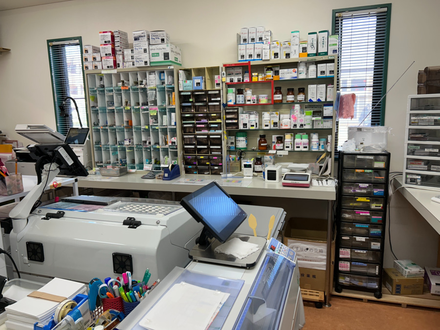 広徳中学校前薬局（薬剤師の求人）の写真6枚目：店舗の薬品数は300品目ほどです。