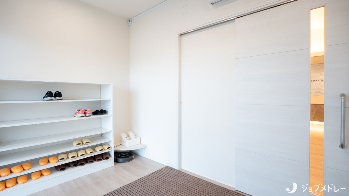 小岩井歯科（医療事務/受付の求人）の写真5枚目：小さなお子さまから高齢の患者さままで、幅広い年代の方が来院されます