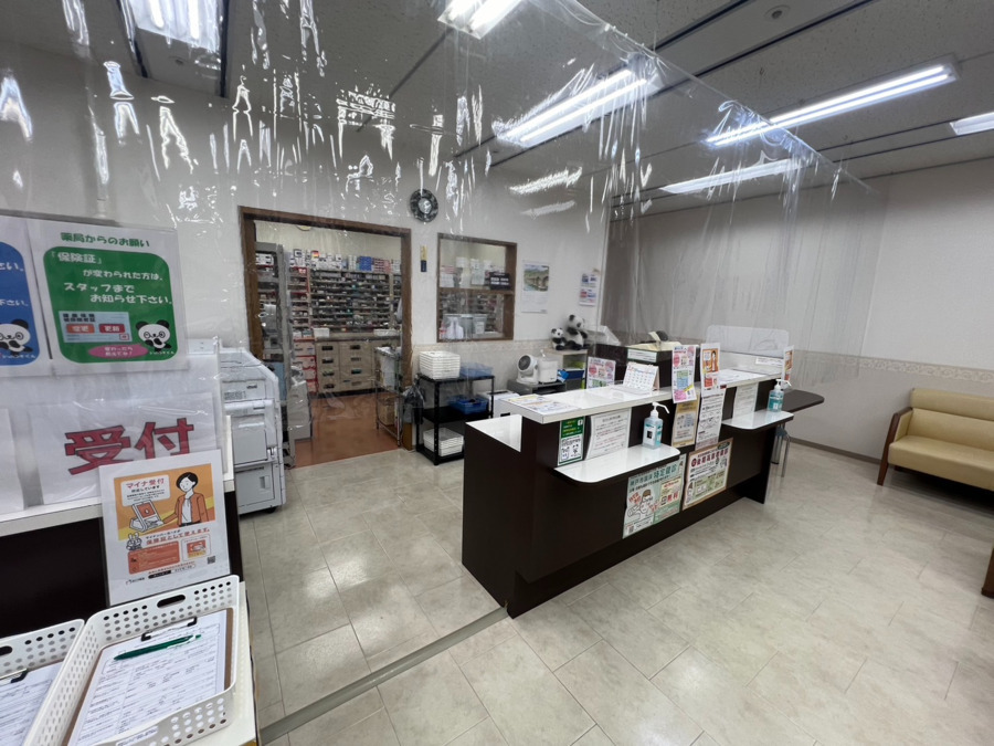 薬局ジャパンファーマシー　神戸ハーバー店（薬剤師の求人）の写真3枚目：神戸ハーバー店　投薬口