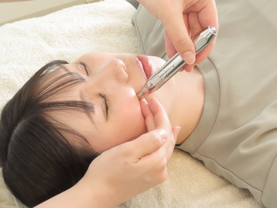 小顔矯正専門店 シンメトリー銀座店(エステティシャン/セラピストの求人)の写真3枚目: