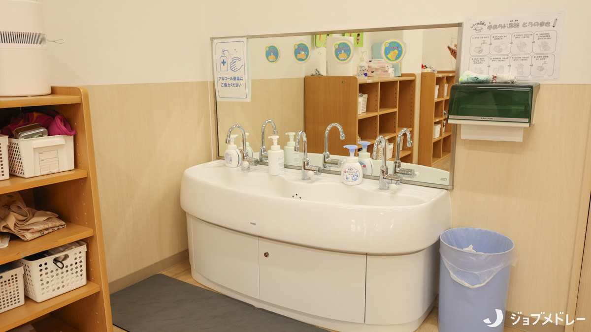 S.T.ナーサリーSCHOOL藤野園(保育士の求人)の写真11枚目:洗面スペースです