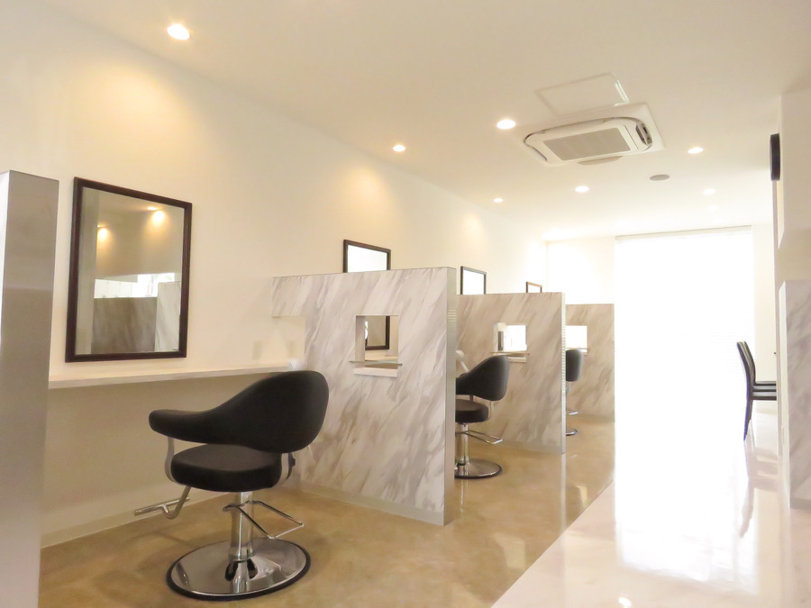 HAIR DESIGN SEA BELLEの写真3枚目：美容師との関係を超えたヘアメイクパートナーがコンセプトです