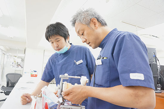 株式会社コアデンタルラボ横浜(歯科技工士の求人)の写真:OJTにより知識・技術をしっかり伝達します